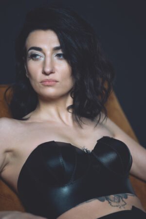 Natūralios odos rankų darbo korsetas SIMENSIS – FancyFox.lt