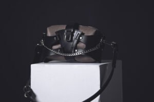 Natūralios odos rankų darbo maža rankinė MACROTIS-FancyFox.lt