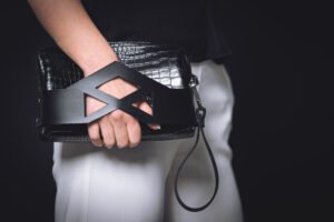 Natūralios odos rankų darbo delninė ZERDA – FancyFox.lt